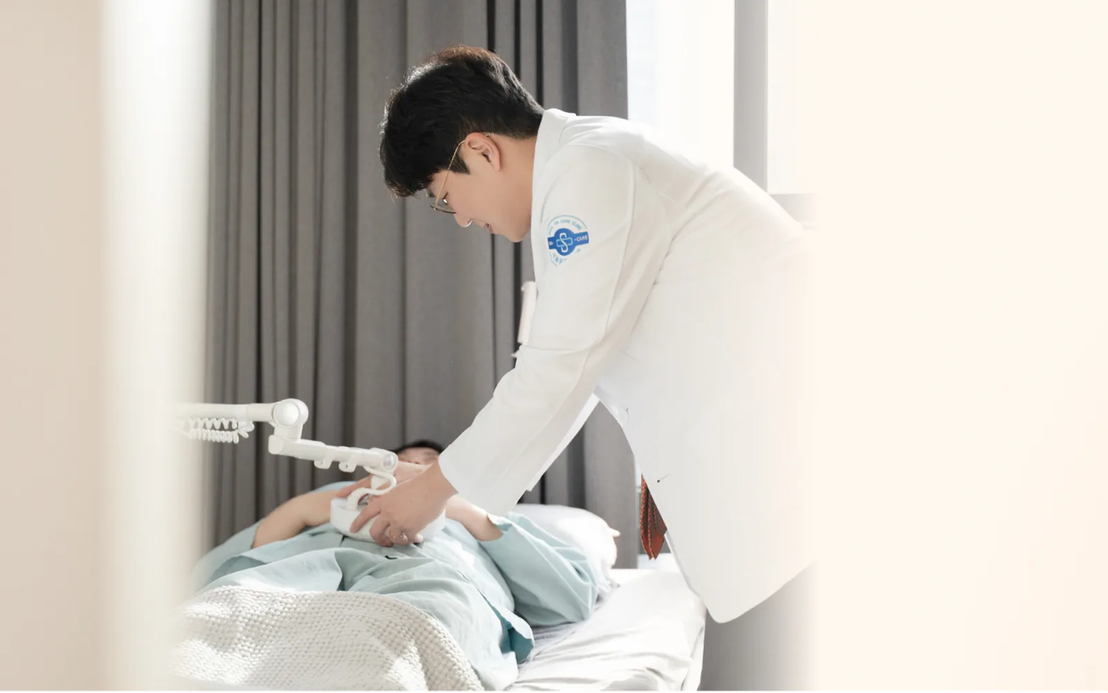 서울온케어의원 의료진 진료 장면